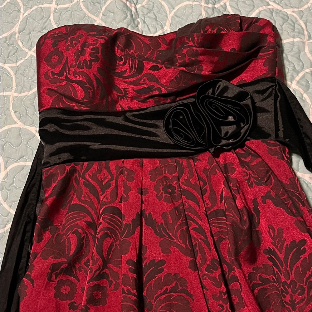 Speechless Juniors 1 Red and Black Floral Strapless Short Dress